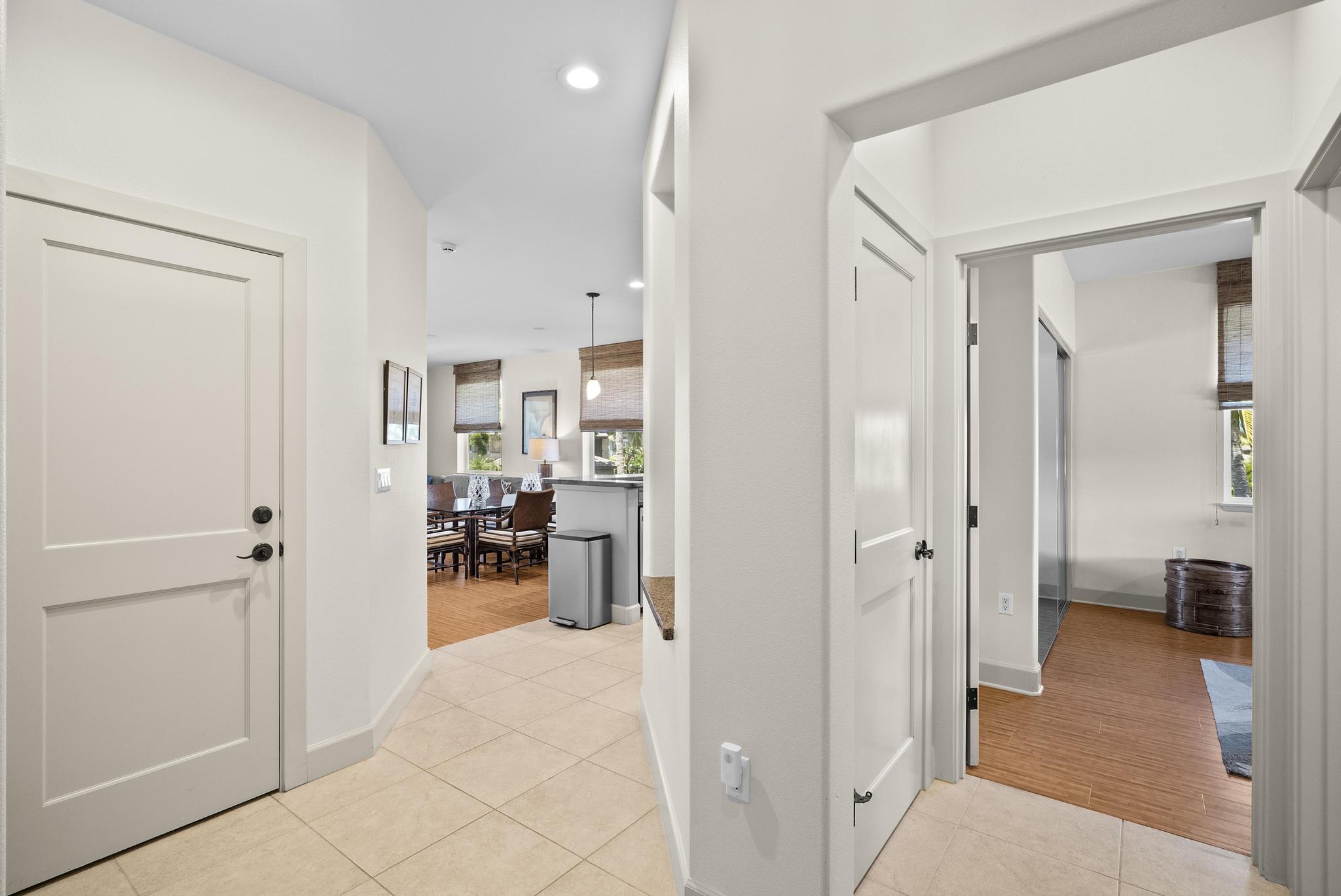 69-1033 Nawahine Place, Unit 18D Waikoloa, HI 96738 - Photo 9 of 25 a view of a living room