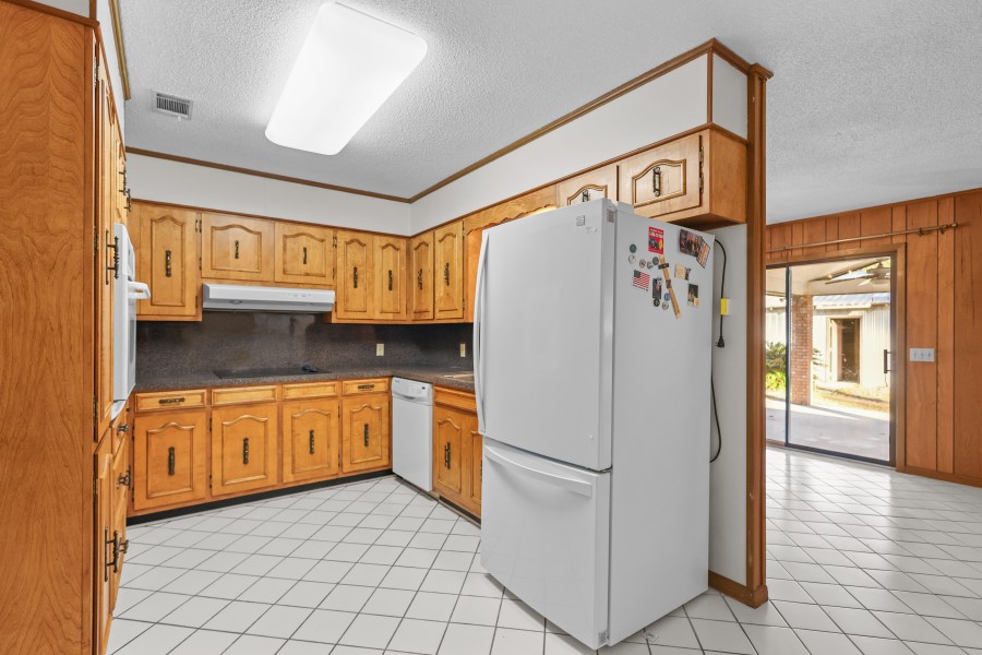 1276 Spring Grove Road Jesup, GA 31545 - Photo 13 of 40