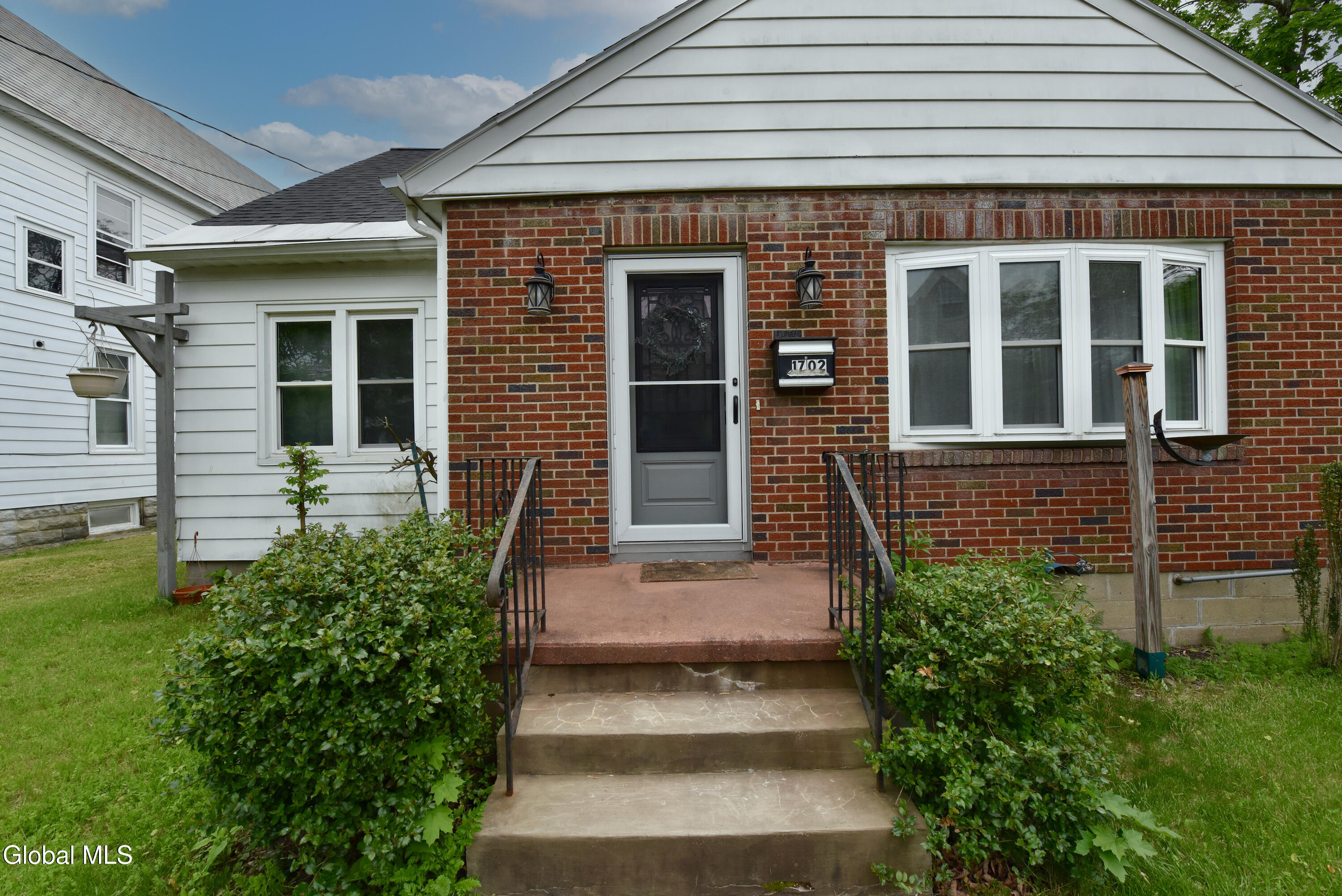 1702 Lenox Road Schenectady, NY 12308 - Photo 5 of 64 5