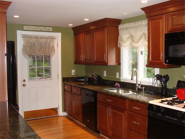 33 Stonehill Road Chelmsford, MA 01863 - Photo 3 of 30