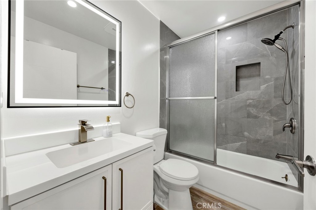 8744 Ruffner Avenue Northridge, CA 91343 - Photo 5 of 7