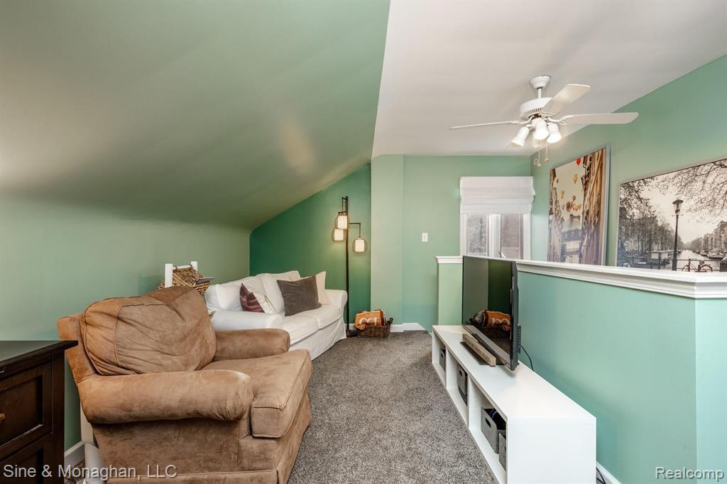 1015 Hawthorne Road Grosse Pointe Woods, MI 48236 - Photo 22 of 40