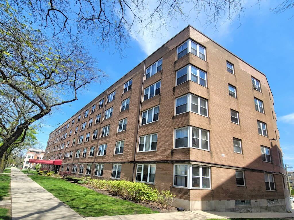 7333 North Ridge Boulevard, Unit 411 Chicago, IL 60645 - Photo 1 of 3