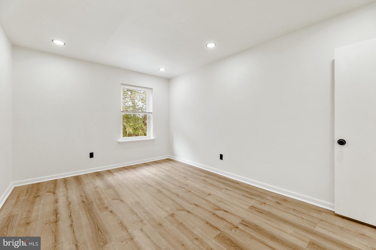 12084 Abby Road Philadelphia, PA 19154 - Photo 24 of 39 Gallery Image 24