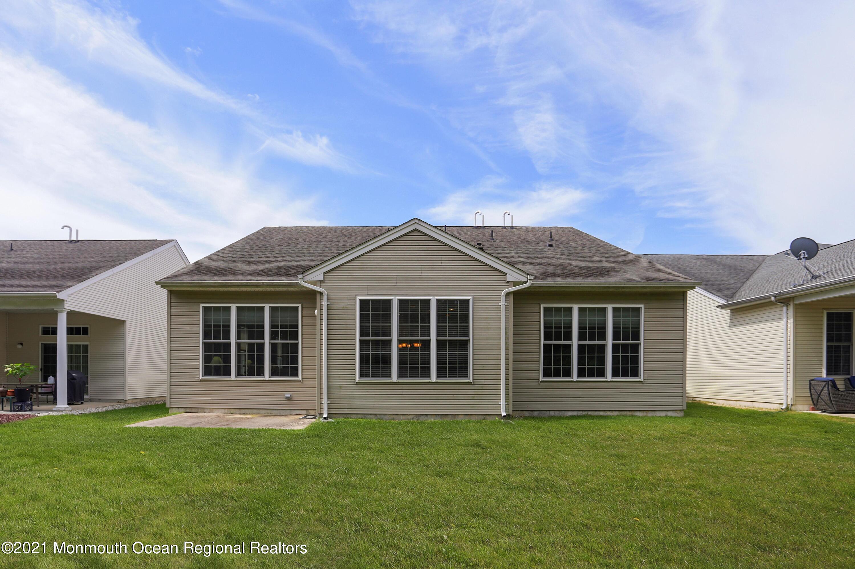 21 Crooked Stick Road Jackson, NJ 08527 - Photo 27 of 37 front view of a house with a yard