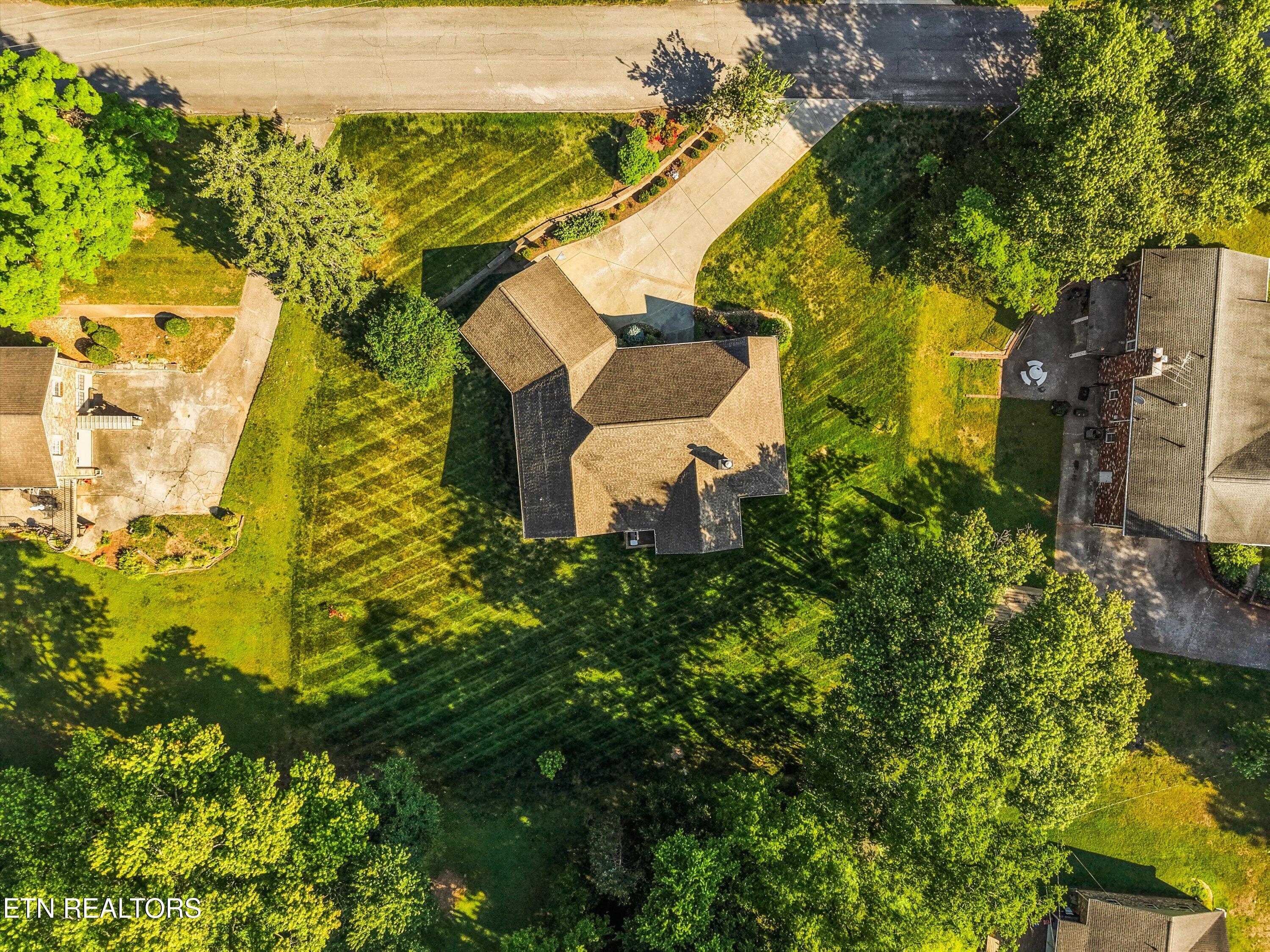 1341 Hillvale Road Louisville, TN 37777 - Photo 39 of 42 39-128 Hillvale Rd04