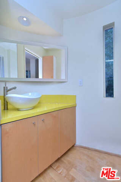 10045 Reevesbury Drive Beverly Hills, CA 90210 - Photo 25 of 32