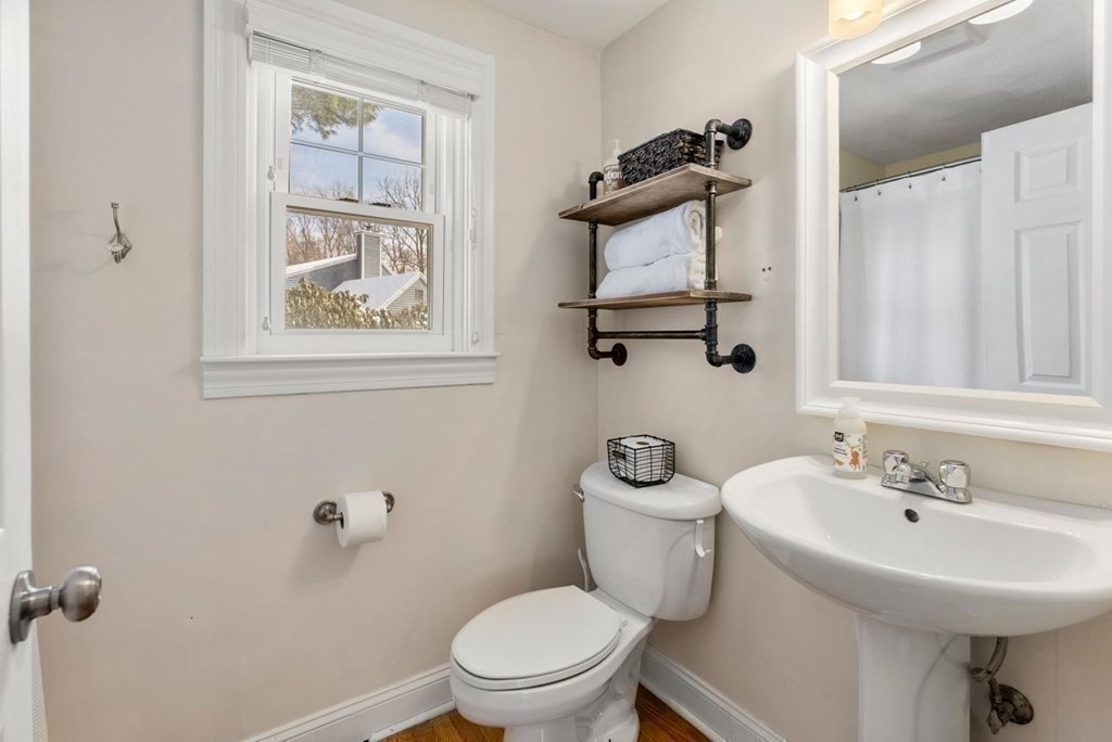 12 Rosedale Avenue North Andover, MA 01845 - Photo 15 of 28 Gallery Image 15