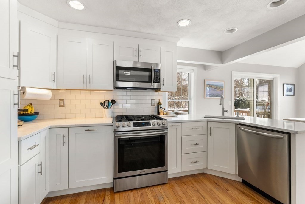 12 Rosedale Avenue North Andover, MA 01845 - Photo 5 of 28 Gallery Image 5