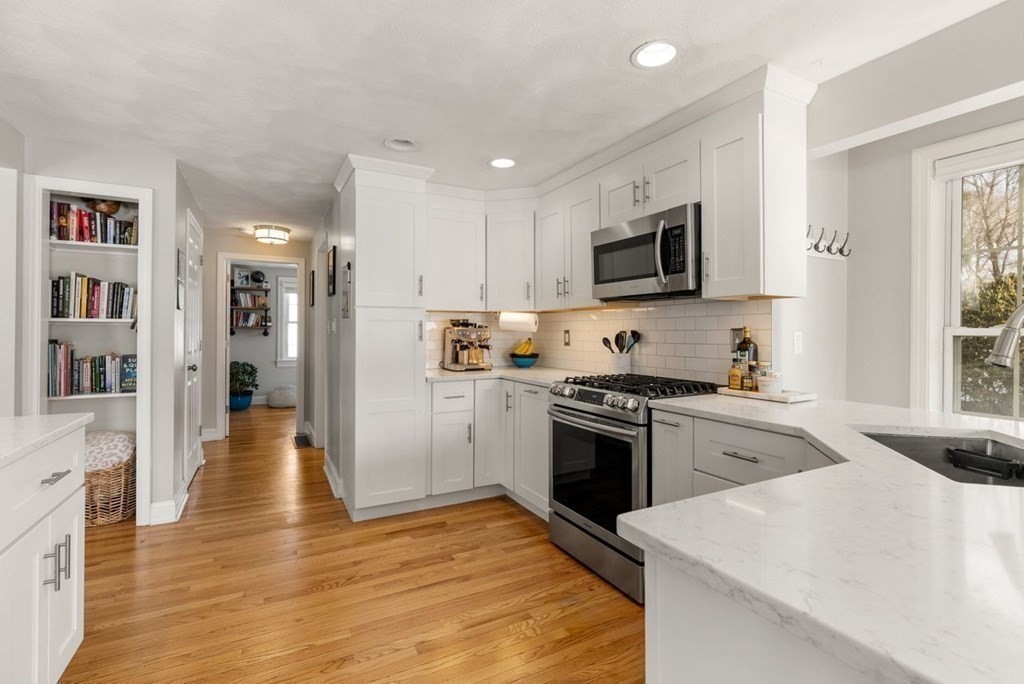 12 Rosedale Avenue North Andover, MA 01845 - Photo 6 of 28 Gallery Image 6