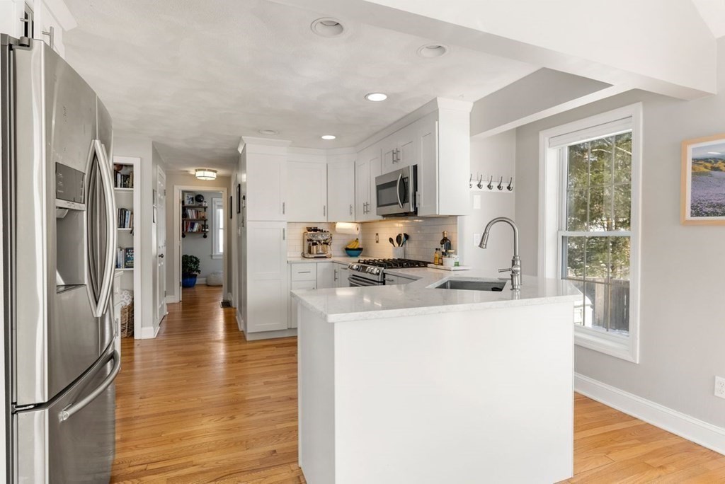 12 Rosedale Avenue North Andover, MA 01845 - Photo 7 of 28 Gallery Image 7