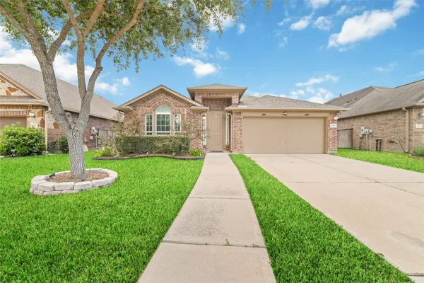 $364,500 | 2309 Newton Branch Lane, Pearland, TX 77089