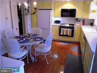 1707 Thomas Road Wayne, PA 19087 - Photo 6 of 12 Kitchen