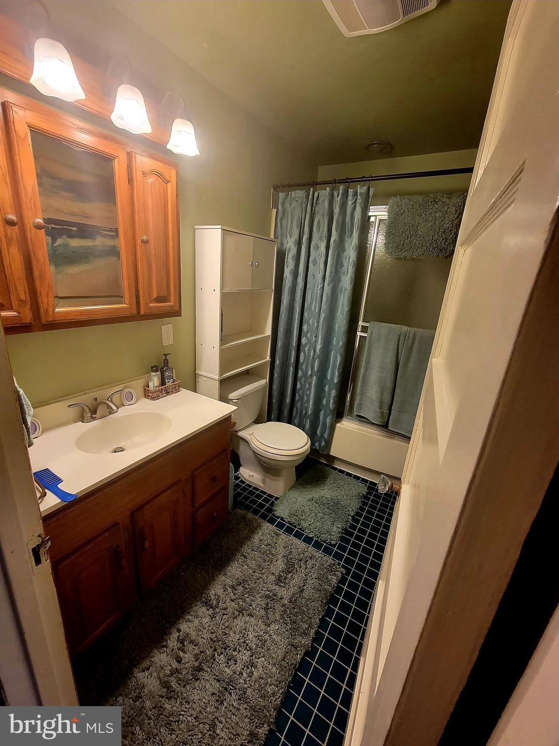 7053 Radbourne Road Upper Darby, PA 19082 - Photo 8 of 16