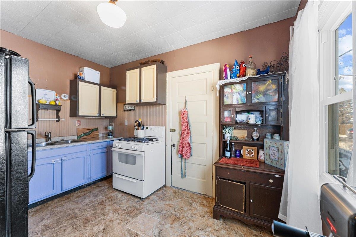 313 Center Street Kewaunee, WI 54216 - Photo 11 of 25