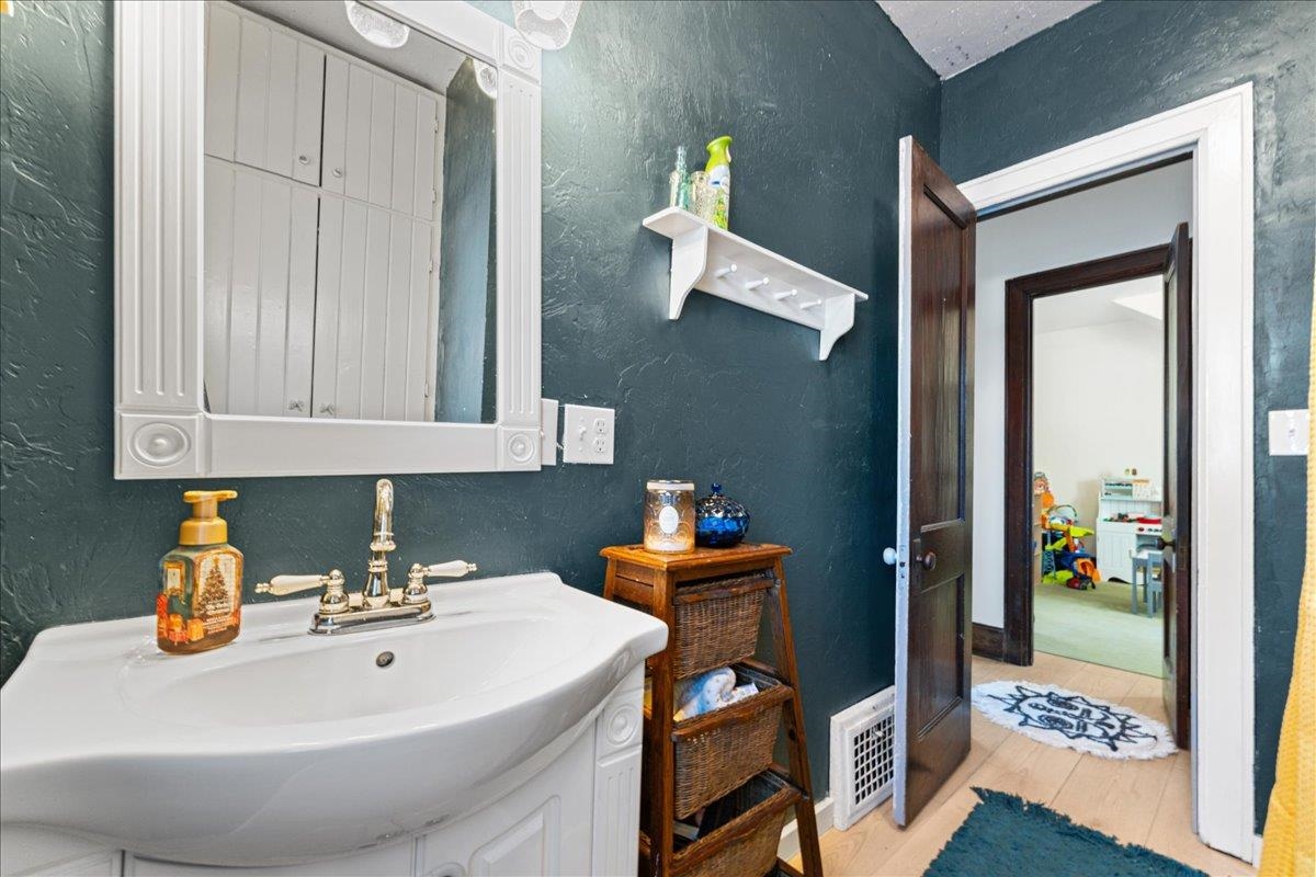 313 Center Street Kewaunee, WI 54216 - Photo 14 of 25