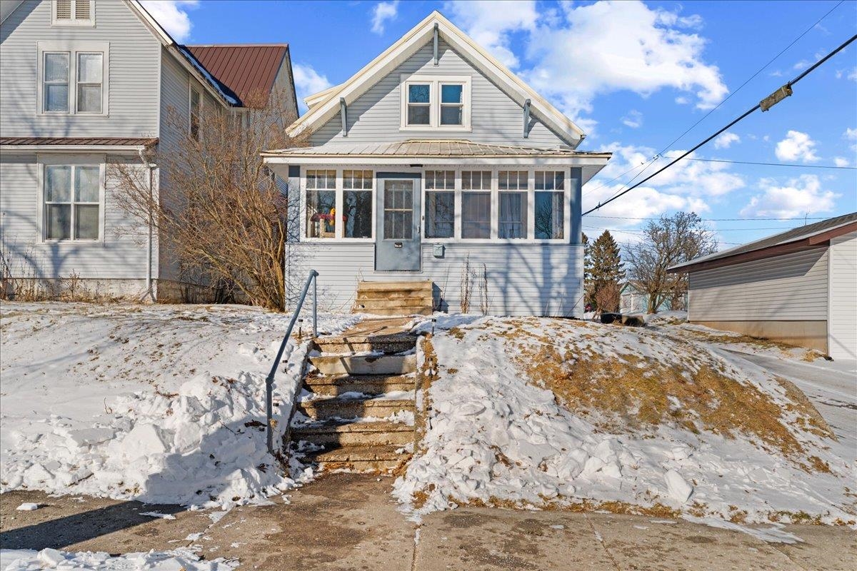 313 Center Street Kewaunee, WI 54216 - Photo 3 of 25