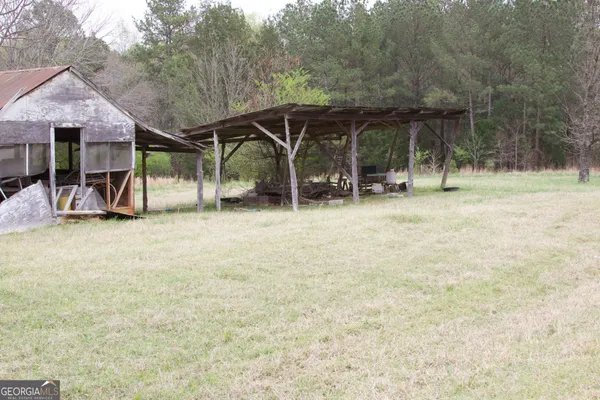 a view of outdoor space yard and porch