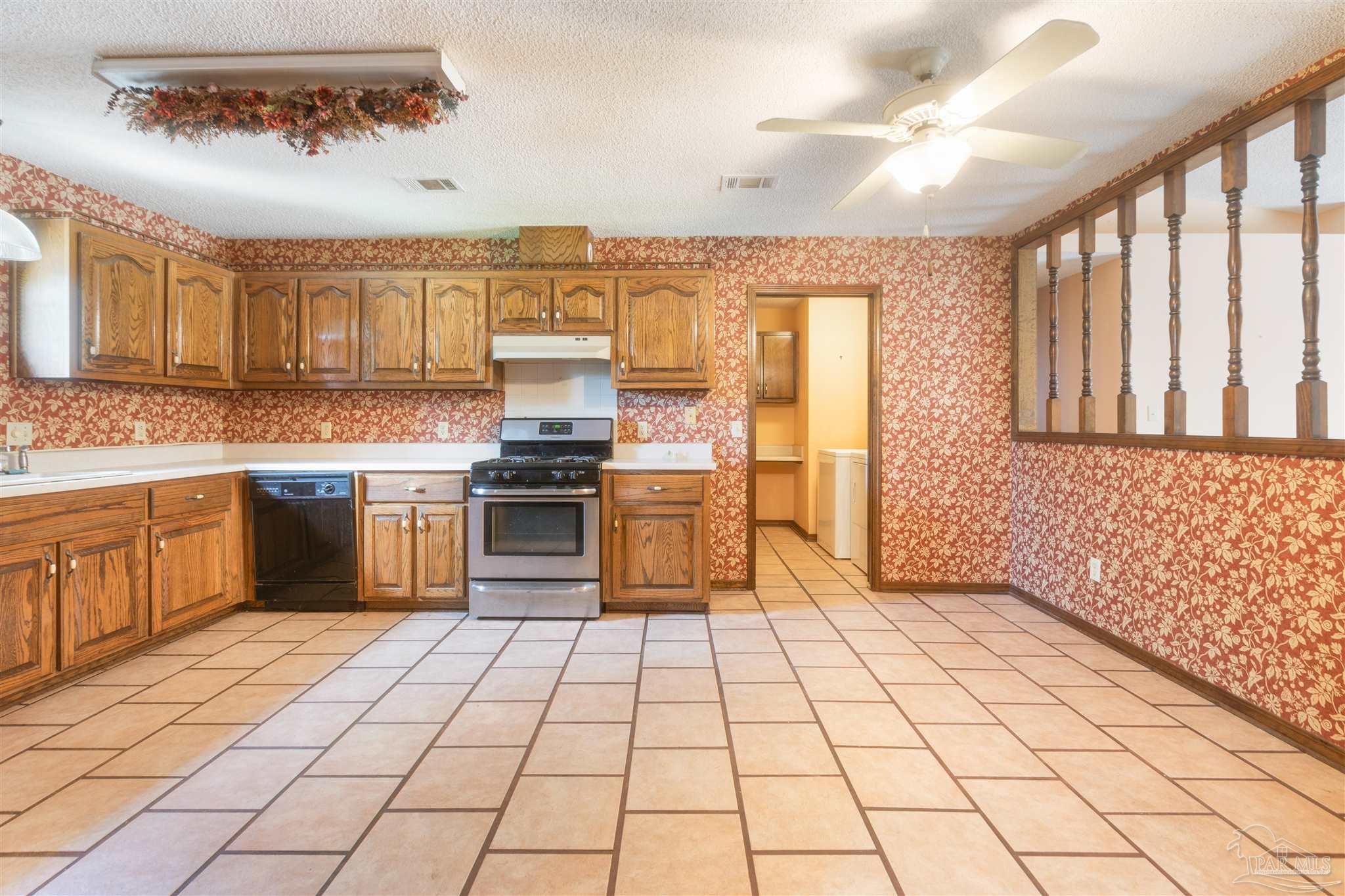 847 Ridge View Lane Pensacola, FL 32514 - Photo 8 of 28 Gallery Image 8
