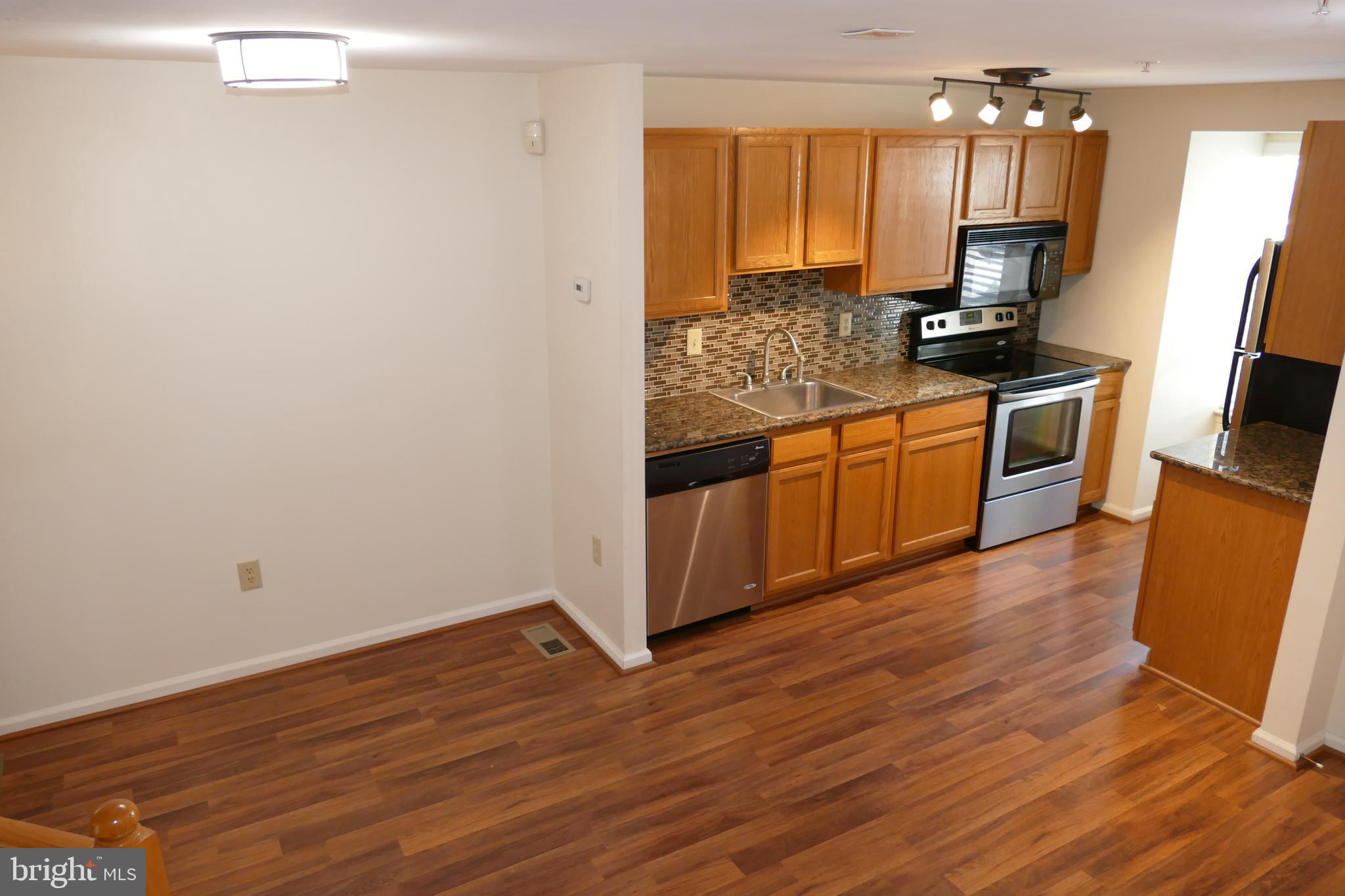228 Sycamore Ridge Road Laurel, MD 20724 - Photo 11 of 34 Granite counter tops