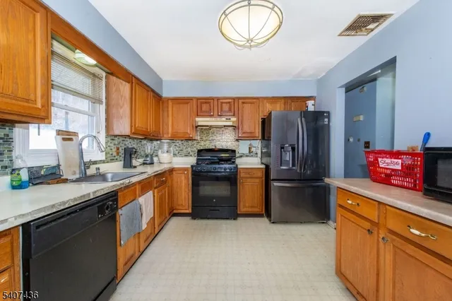 $569,000 | 170 Park Heights Avenue, Dover, NJ 07801