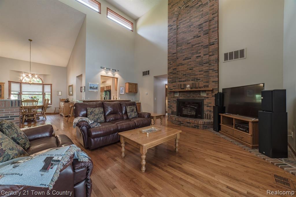8763 Ellis Road Clarkston, MI 48348 - Photo 10 of 52