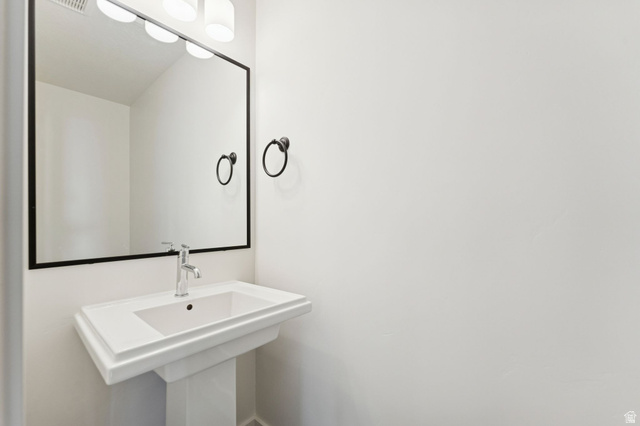 252 North Main Street Bountiful, UT 84010 - Photo 10 of 34 View of bathroom