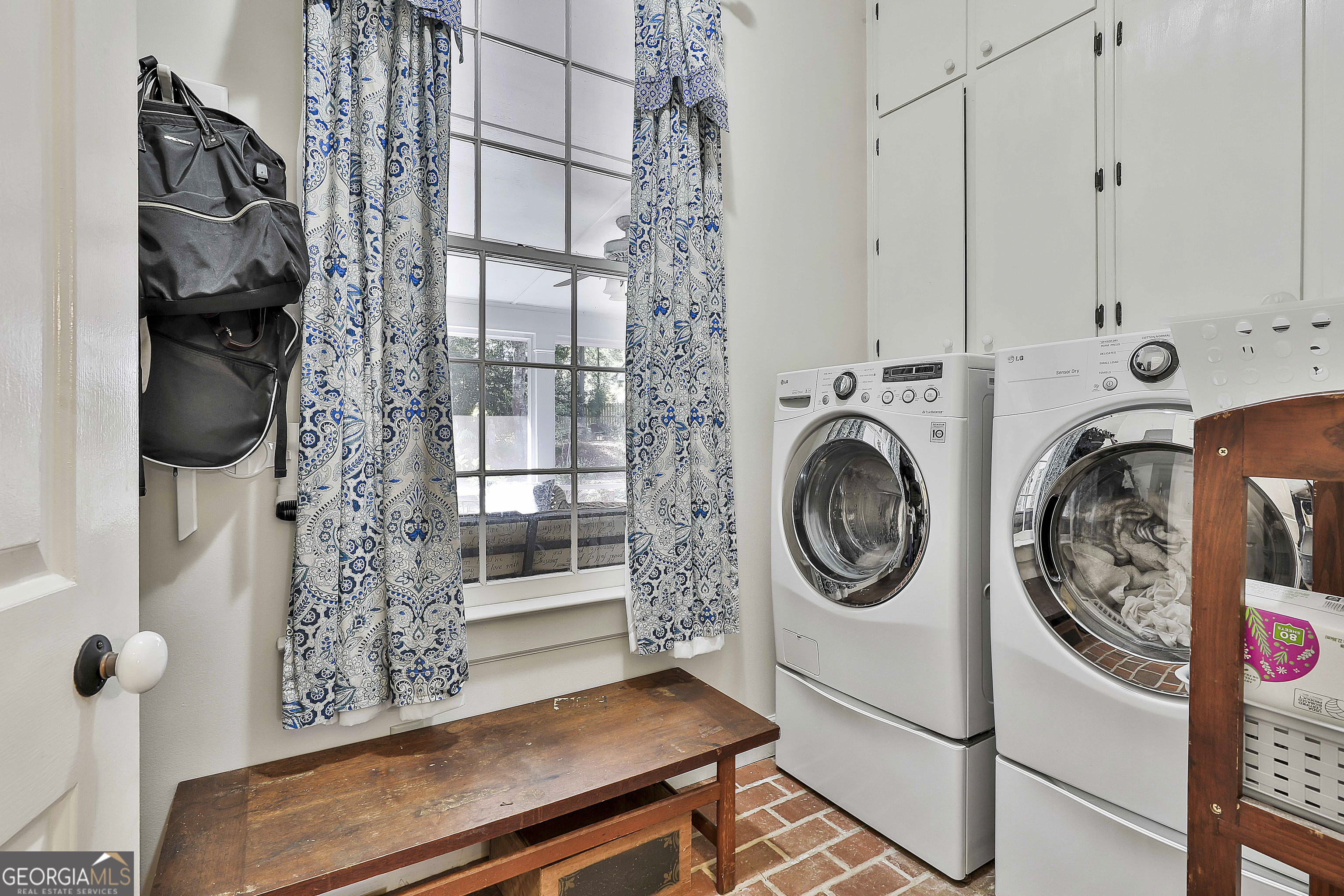 405 North Pine Hill Road Griffin, GA 30223 - Photo 28 of 72 a utility room with dryer and washer