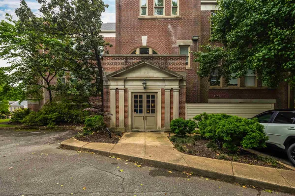 $214,900 | 519 South Edgewood Street, Unit 202, Memphis, TN 38104