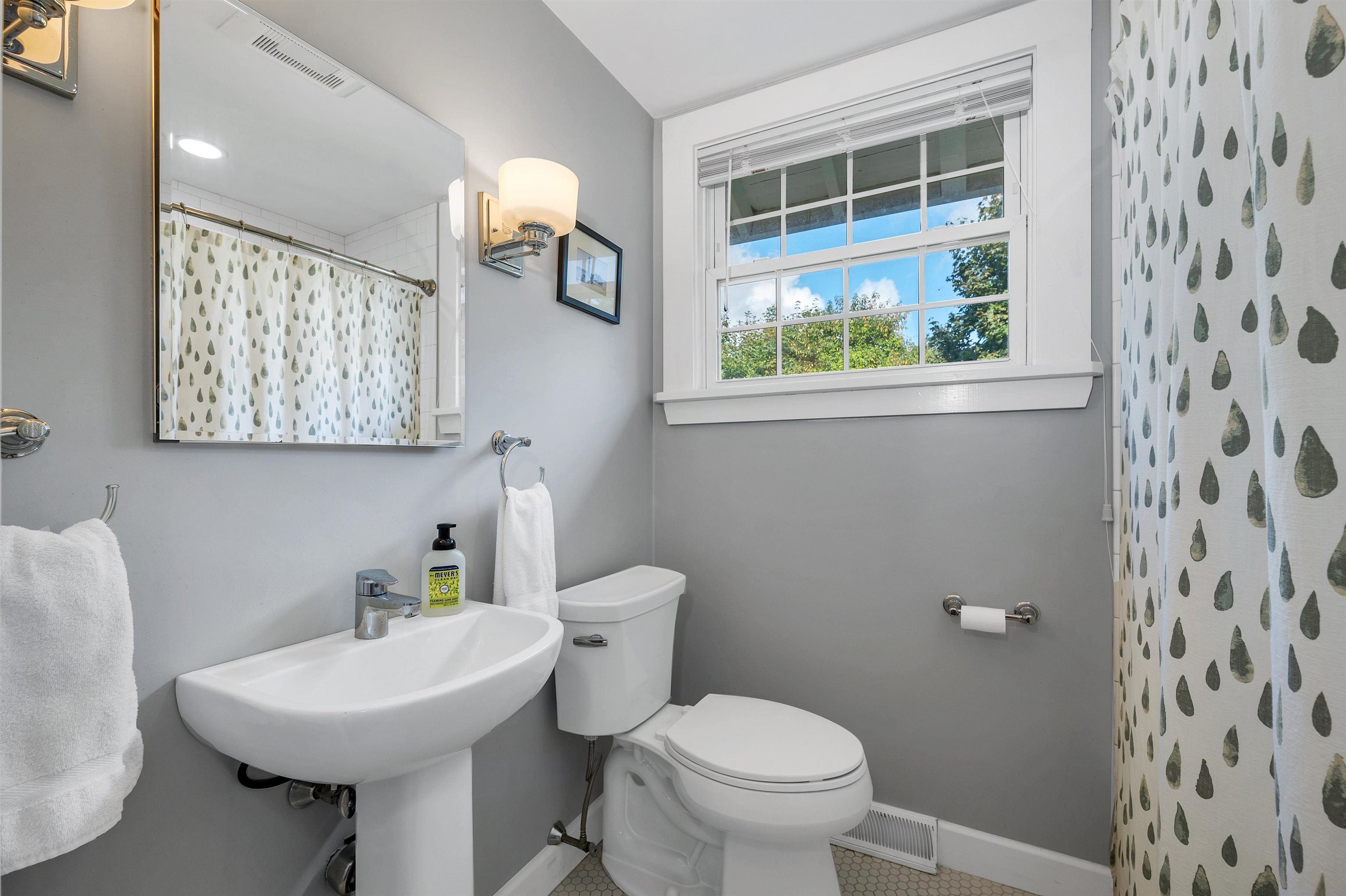 2 Godfrey Avenue Hampton, NH 03842 - Photo 3 of 22