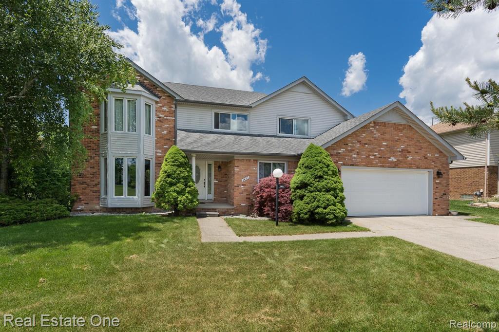 1401 Lomas Verdes Rochester Hills, MI 48306 - Photo 1 of 42