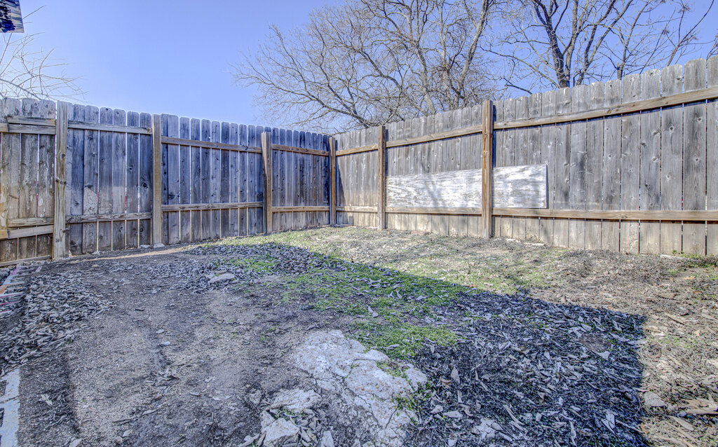 7908 West Gate Boulevard, Unit B Austin, TX 78745 - Photo 23 of 23 View of fenced backyard