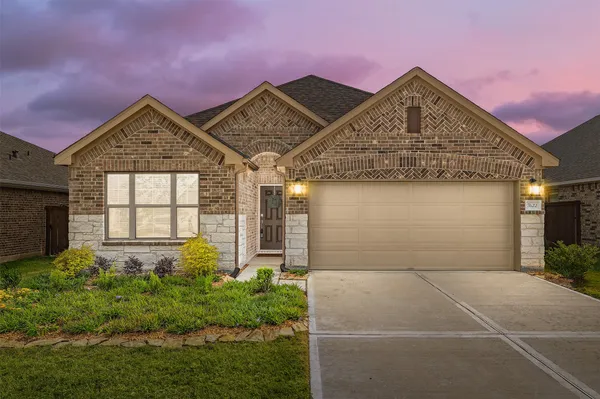 $299,990 | 7622 Mistral Lane, Baytown, TX 77523