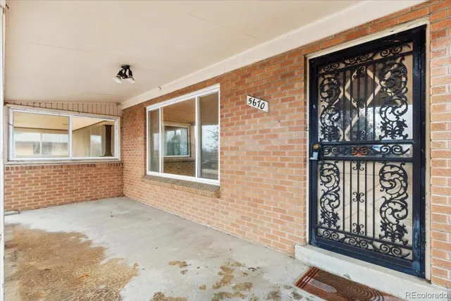 a view of an entrance door of the house