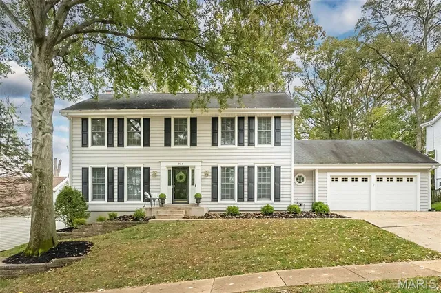 $519,900 | 734 Chancellor Heights Drive, Manchester, MO 63011