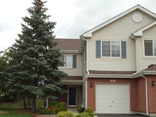 $2,400 | 283 Camel Bend Court, Schaumburg, IL 60107