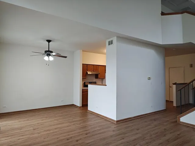 $2,400 | 283 Camel Bend Court, Schaumburg, IL 60107