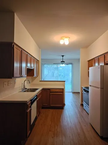 $2,400 | 283 Camel Bend Court, Schaumburg, IL 60107