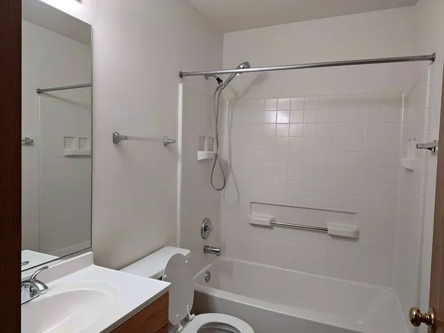 $2,400 | 283 Camel Bend Court, Schaumburg, IL 60107