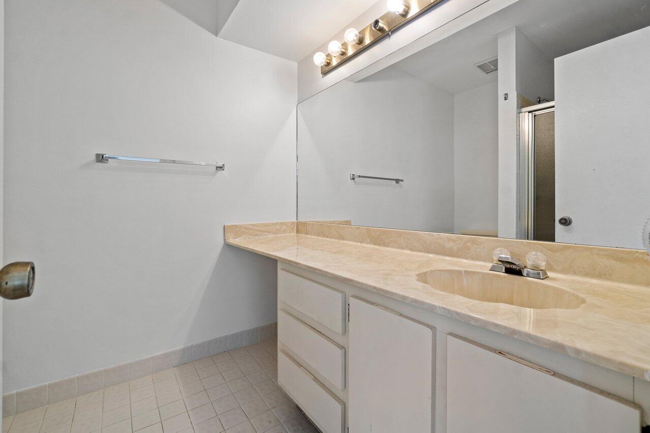 7689 Courtyard Run West Boca Raton, FL 33433 - Photo 19 of 27 Bath 2