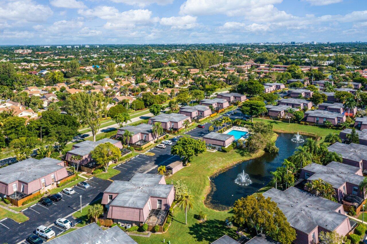 7689 Courtyard Run West Boca Raton, FL 33433 - Photo 24 of 27 Courtyards