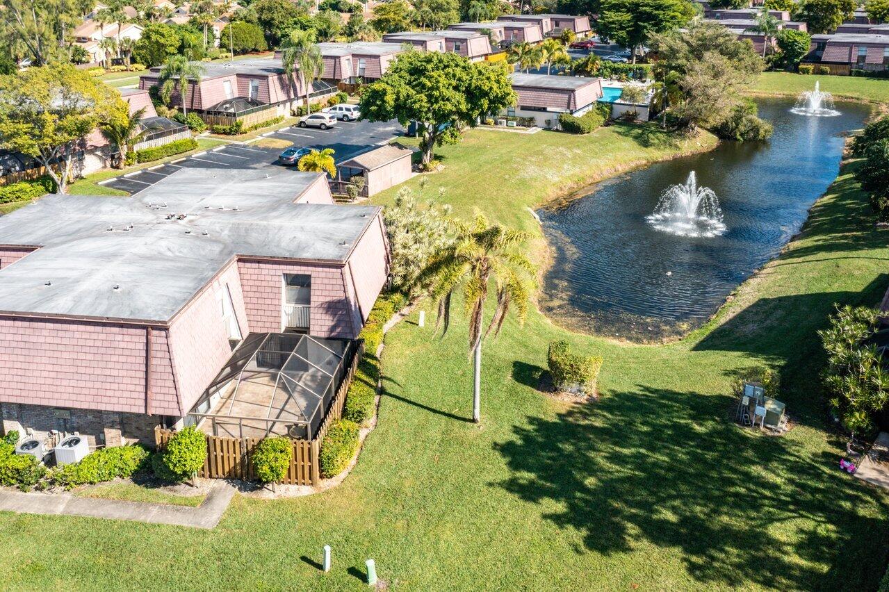 7689 Courtyard Run West Boca Raton, FL 33433 - Photo 3 of 27 Green space