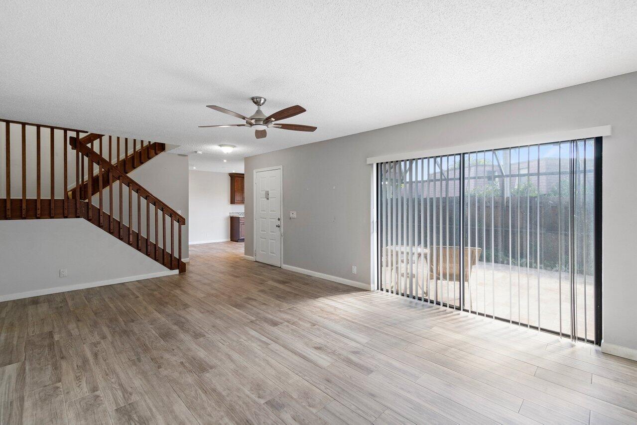 7689 Courtyard Run West Boca Raton, FL 33433 - Photo 10 of 27 Family room
