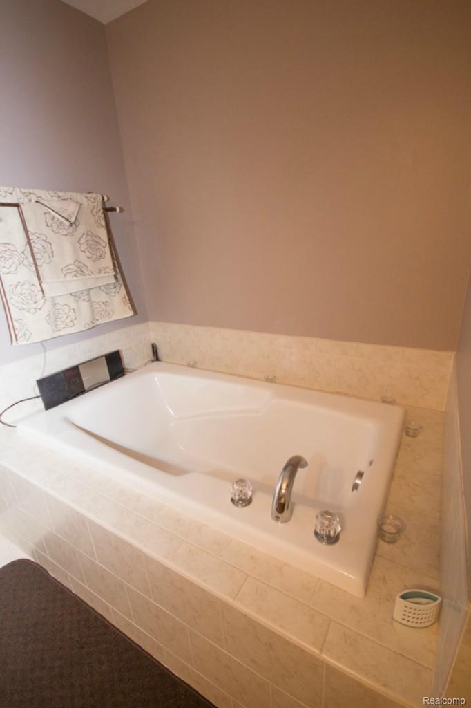 7770 Hough Road Almont, MI 48003 - Photo 40 of 47 MB Garden Tub.jpg