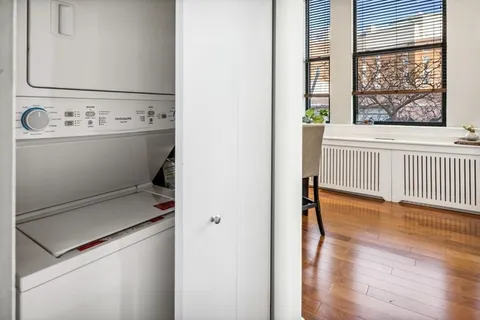 $279,900 | 807 Church Street, Unit 211, Evanston, IL 60201