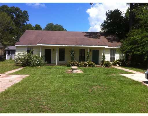 2574-80 Rue Pickney Mandeville, LA 70448 - Photo 1 of 19 Gallery Image 1