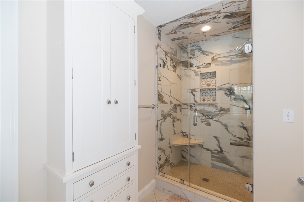 6 Essex Road, Unit 8 Ipswich, MA 01938 - Photo 18 of 35 a bathroom with a shower