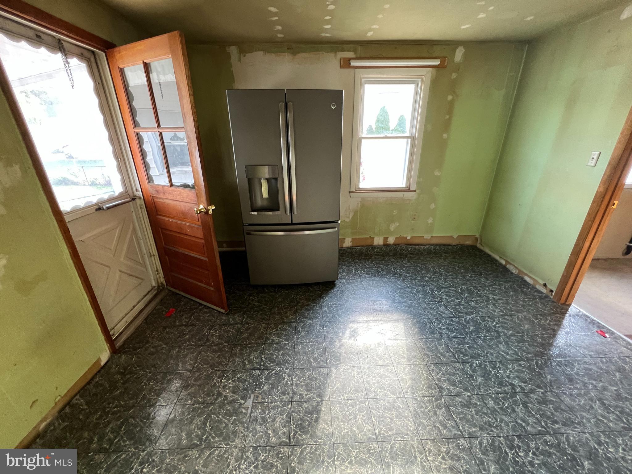 8231 Longpoint Road Baltimore, MD 21222 - Photo 3 of 13