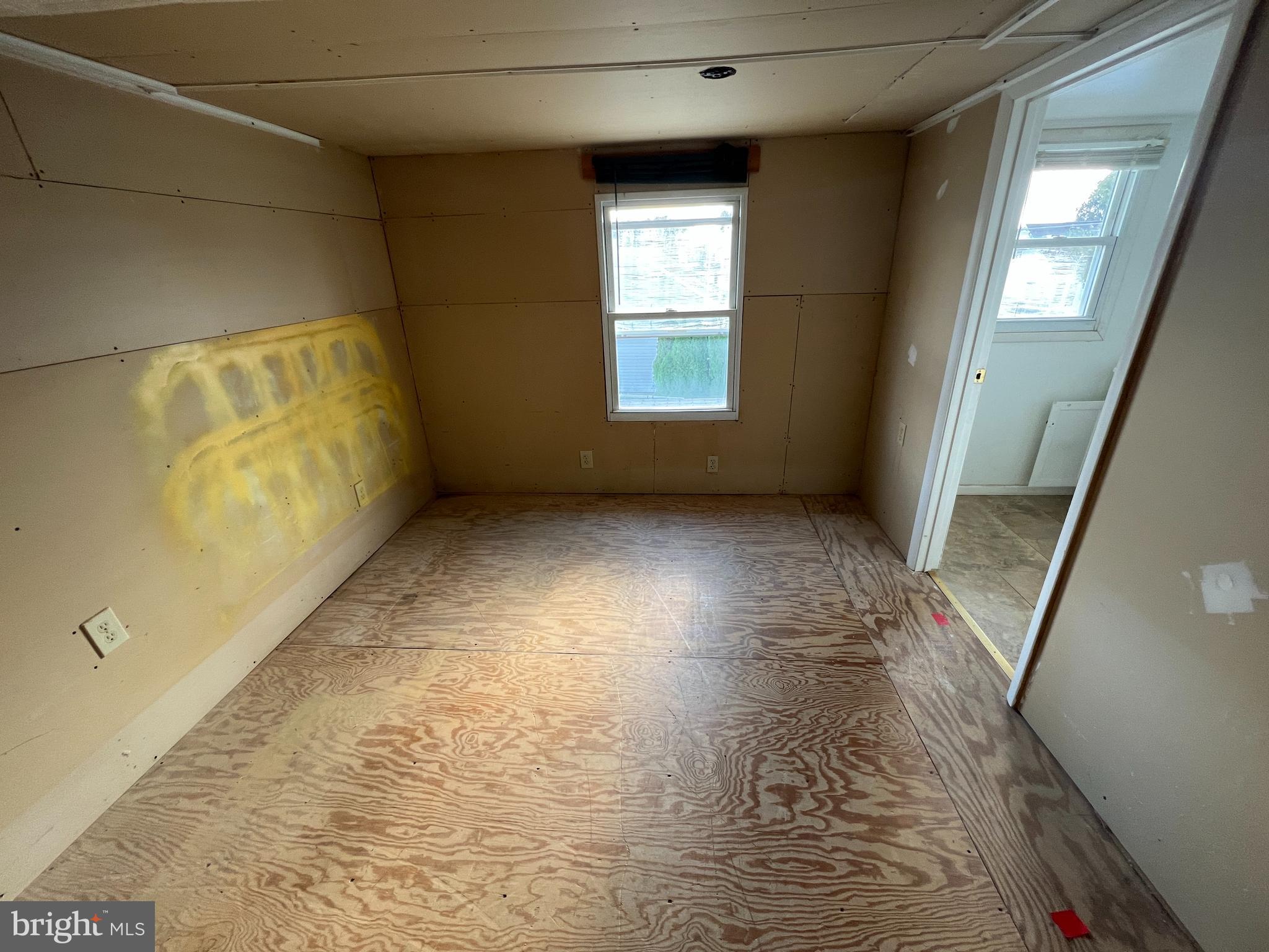 8231 Longpoint Road Baltimore, MD 21222 - Photo 6 of 13