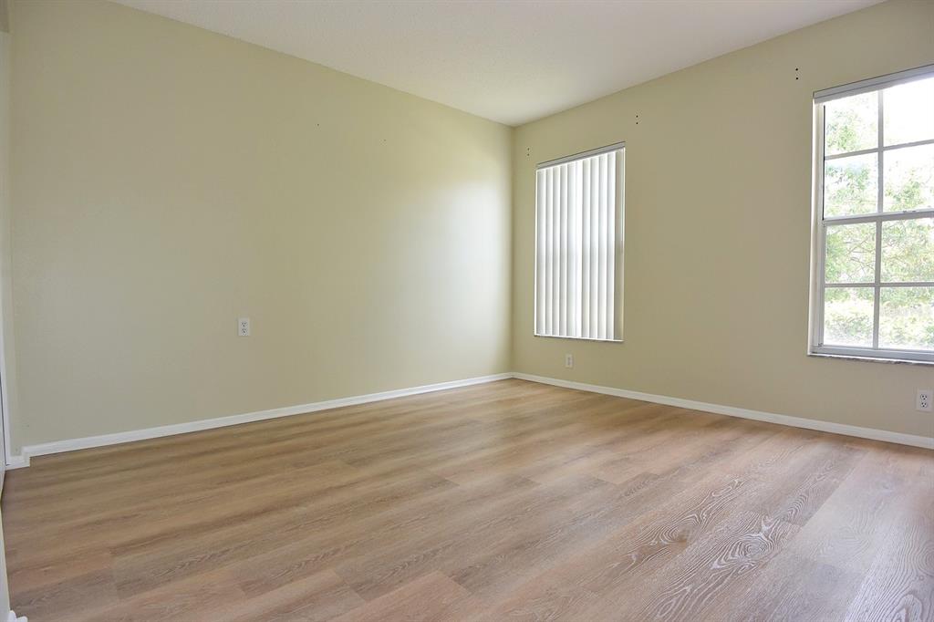 9027 Warwick Lane New Port Richey, FL 34655 - Photo 12 of 36